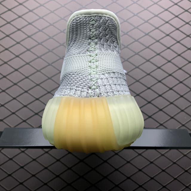 Yeezy 350 V2 | Yupoo Rep Sneakers (Ref 591) image 3