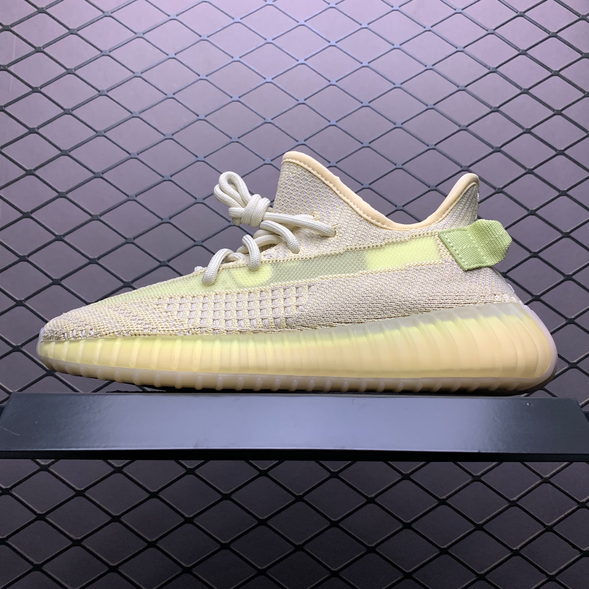 Yeezy 350 V2 | Yupoo Rep Sneakers (Ref 618) image 1