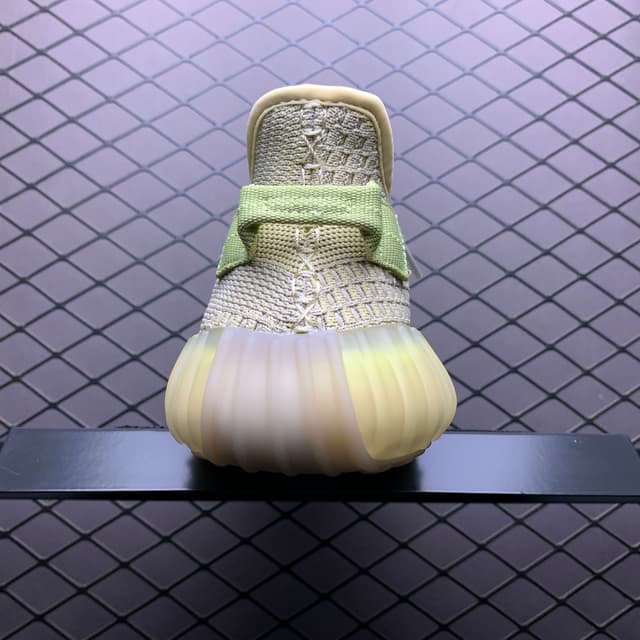Yeezy 350 V2 | Yupoo Rep Sneakers (Ref 618) image 2