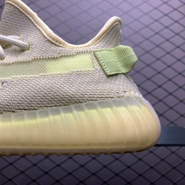 Yeezy 350 V2 | Yupoo Rep Sneakers (Ref 618) image 4