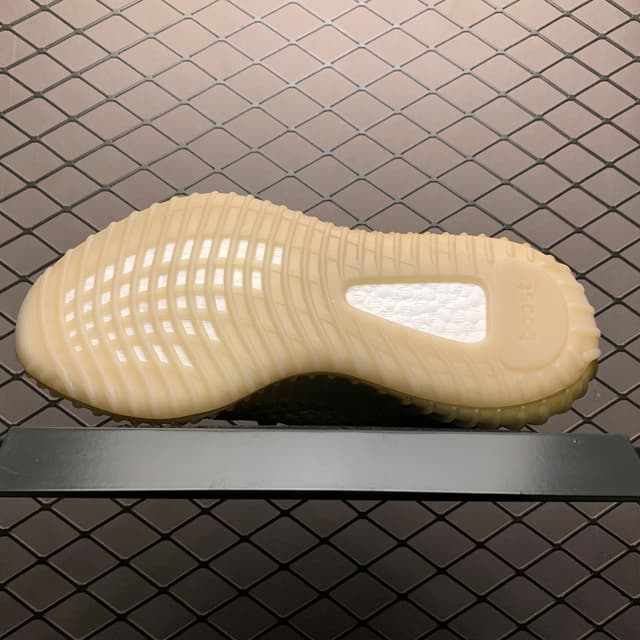 Yeezy 350 V2 | Yupoo Rep Sneakers (Ref 618) image 5