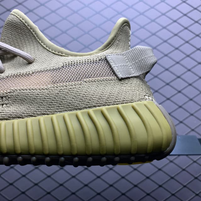 Yeezy 350 V2 | Yupoo Rep Sneakers (Ref 558) image 4