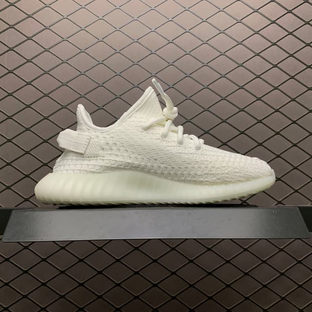 Yeezy 350 V2 | Yupoo Rep Sneakers (Ref 559) image 3