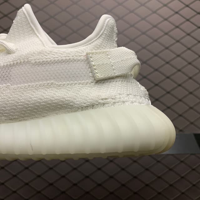 Yeezy 350 V2 | Yupoo Rep Sneakers (Ref 559) image 4