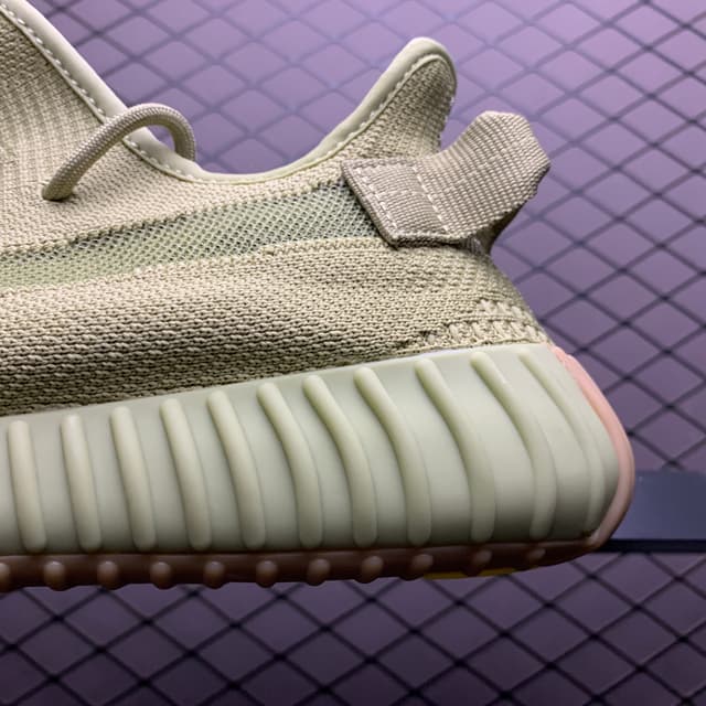 Yeezy 350 V2 | Yupoo Rep Sneakers (Ref 625) image 4