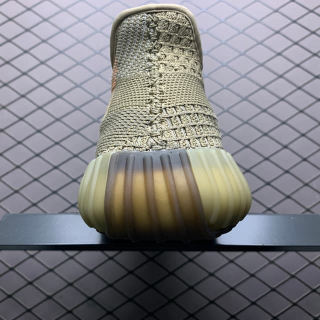 Yeezy 350 V2 | Yupoo Rep Sneakers (Ref 615) image 2