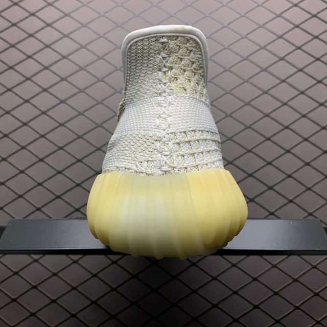 Yeezy 350 V2 | Yupoo Rep Sneakers (Ref 597) image 2