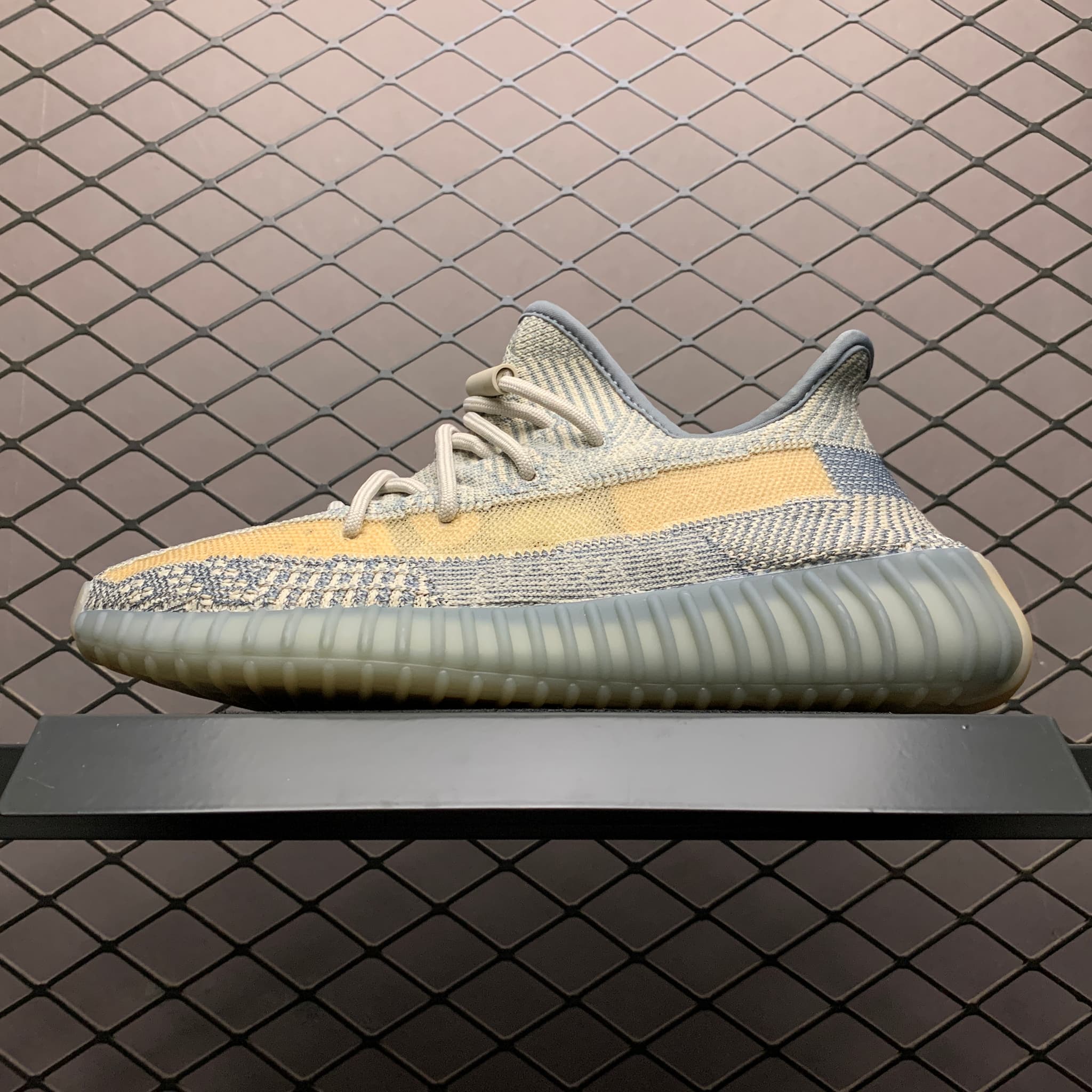Yeezy 350 V2 | Yupoo Rep Sneakers (Ref 634) image 1