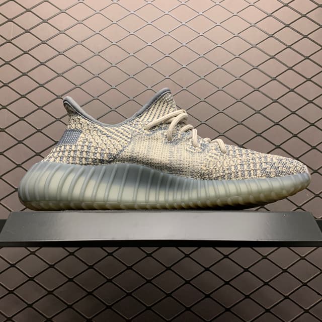 Yeezy 350 V2 | Yupoo Rep Sneakers (Ref 634) image 3