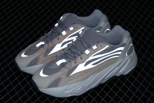 Yeezy 700 V2 Adidas | Yupoo Rep Sneakers image 9
