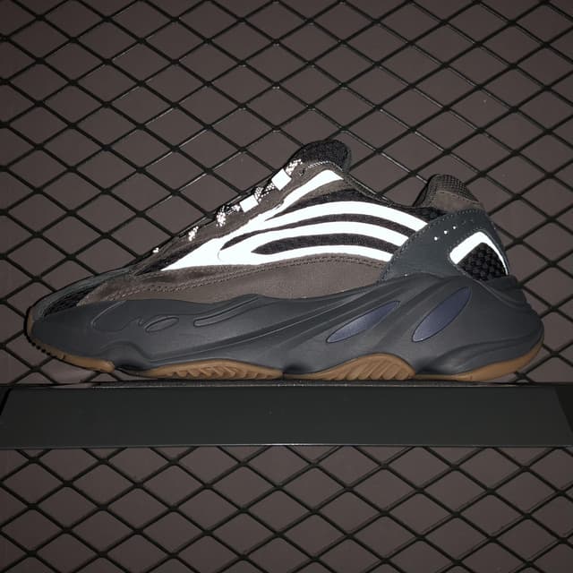 Yeezy 700 V2 | Yupoo Rep Sneakers (Ref 583) image 15