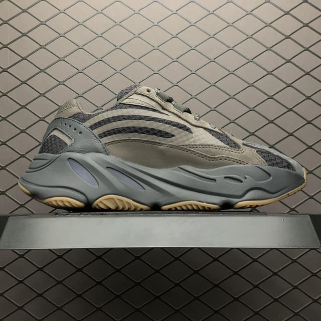 Yeezy 700 V2 | Yupoo Rep Sneakers (Ref 583) image 3