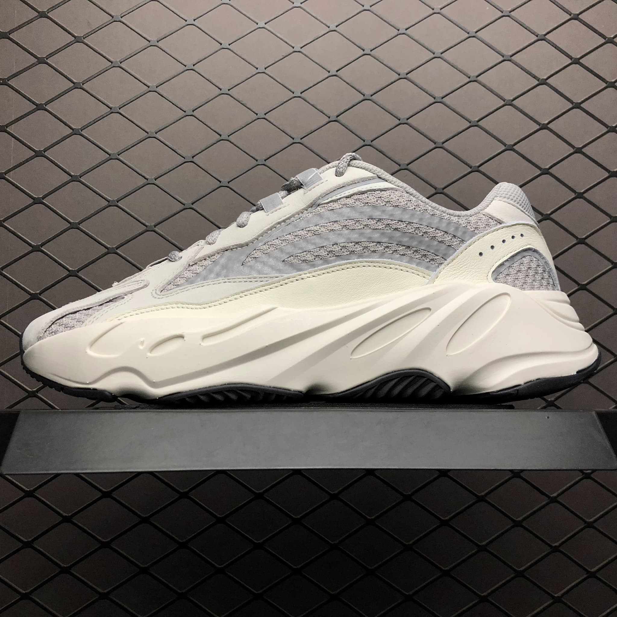 Yeezy 700 V2 | Yupoo Rep Sneakers (Ref 609) image 1
