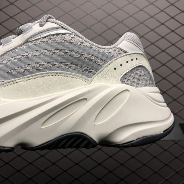 Yeezy 700 V2 | Yupoo Rep Sneakers (Ref 609) image 4