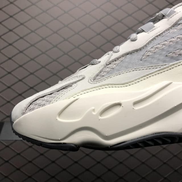 Yeezy 700 V2 | Yupoo Rep Sneakers (Ref 609) image 6