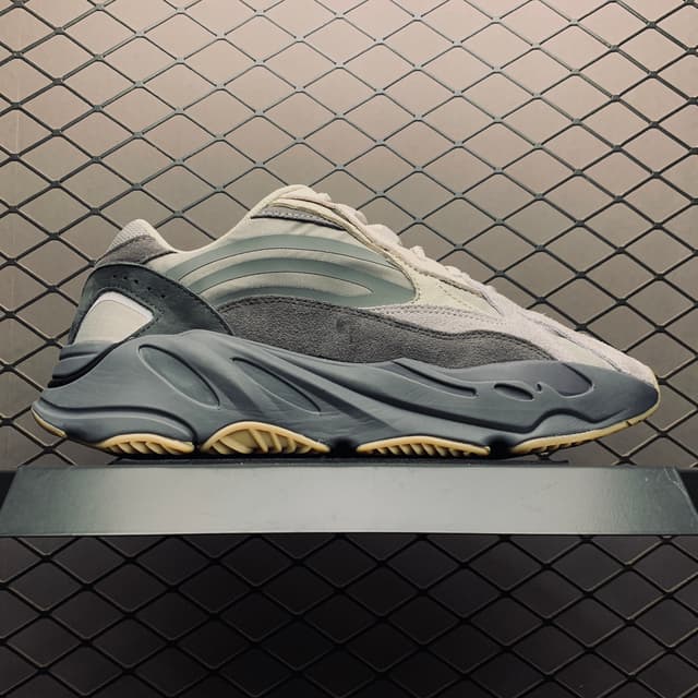 Yeezy 700 V2 | Yupoo Rep Sneakers image 3