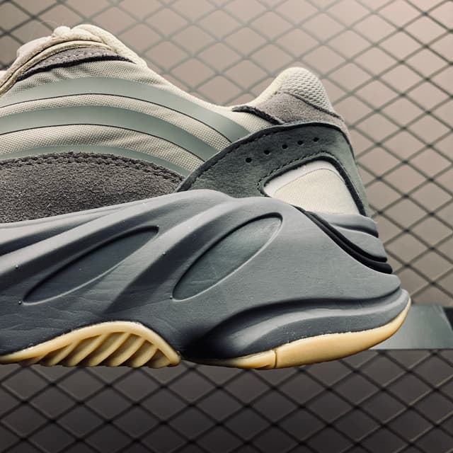 Yeezy 700 V2 | Yupoo Rep Sneakers image 4