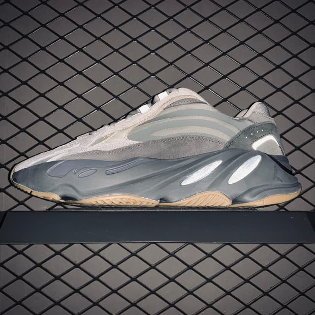 Yeezy 700 V2 | Yupoo Rep Sneakers image 9