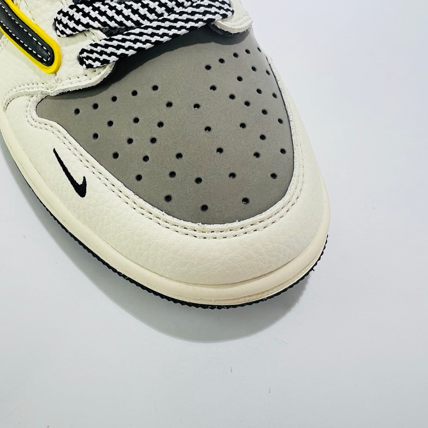 YupooPA Shoes: Travis Scott × AJ1 Low x Xiaomi Su7 - Grey/Black Custom 👟 image 4