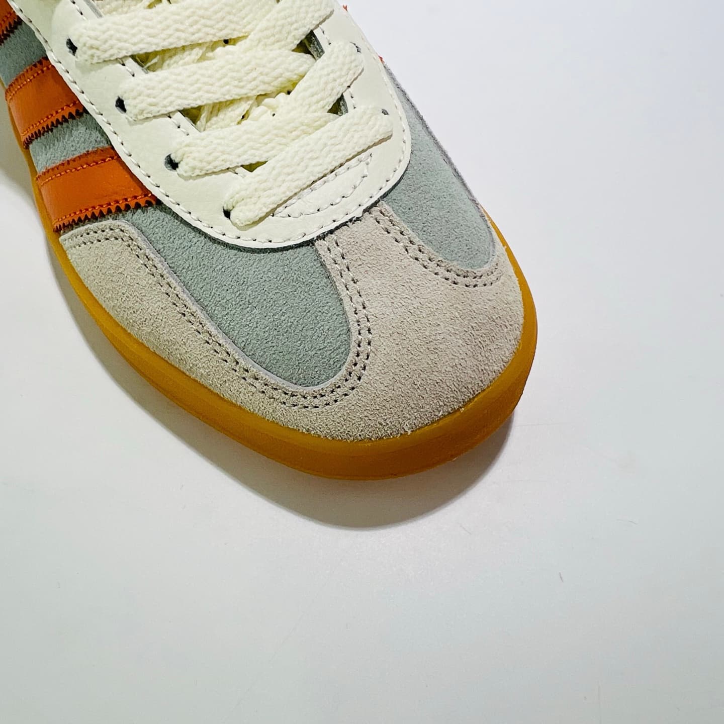 adidas Originals GAZELLE - Low-Top Lifestyle Sneakers (Grey/White) image 5