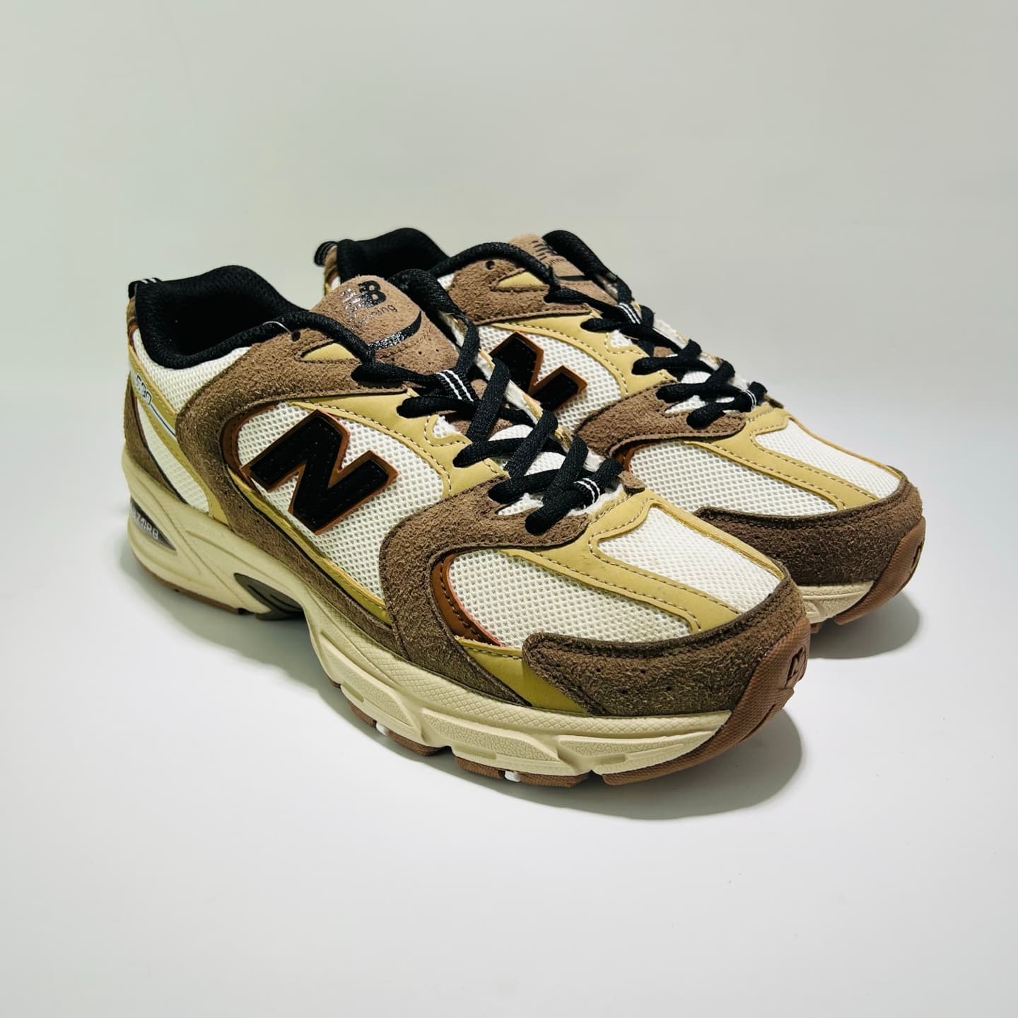 New Balance 530 - Men's Low-Top Casual Sneakers (White/Brown) image 1