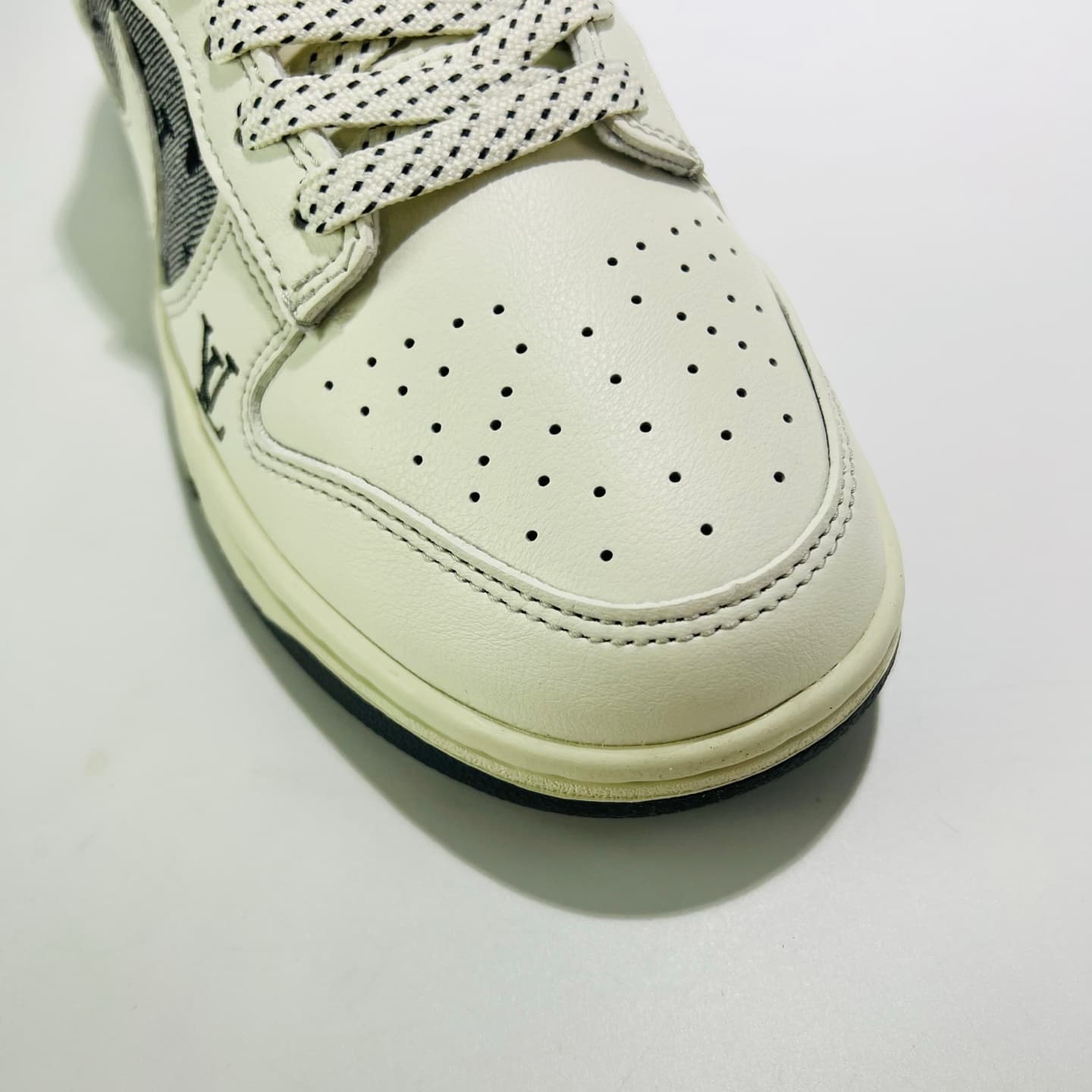 YupooPA shoes: Custom Nike SB Dunk Low × LV Grey Embroidered-Yupoo Rep image 5