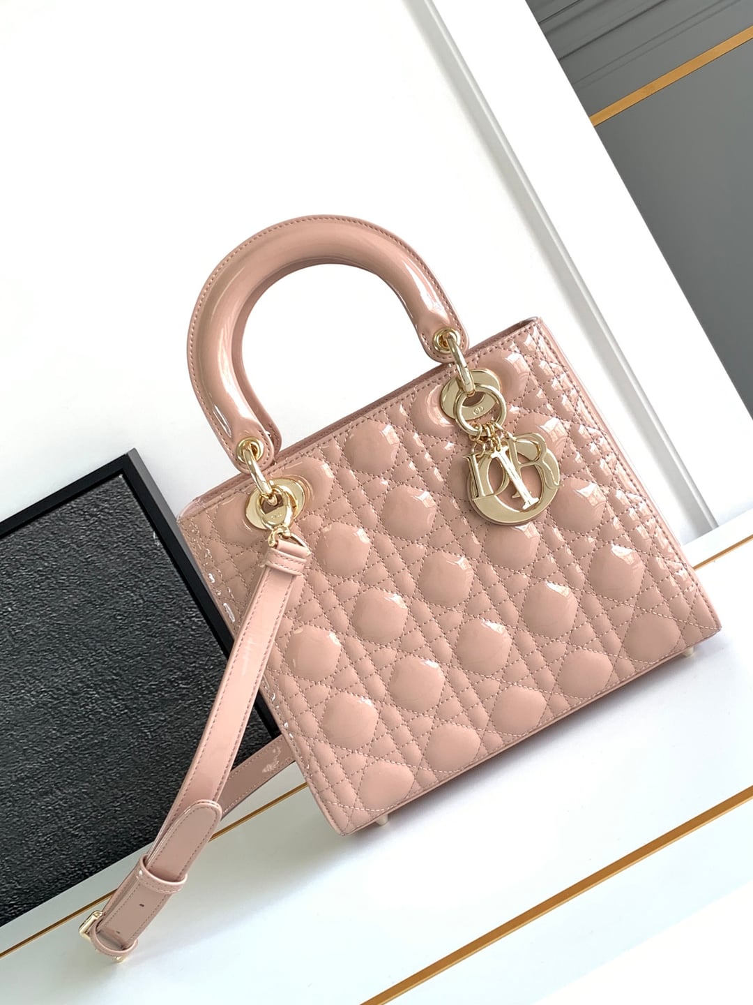 Yupoo Dior Medium Size Lady Handbag image 1