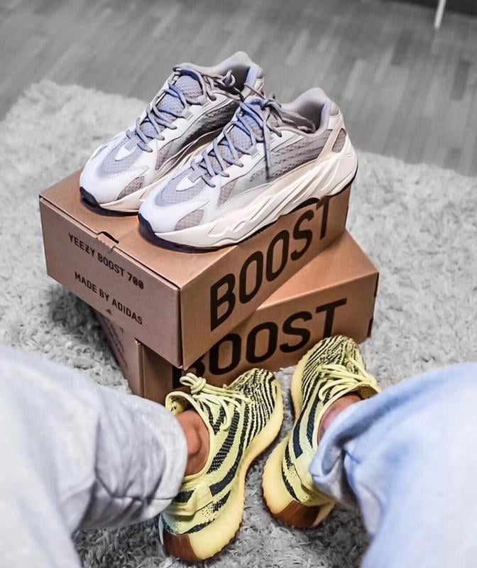 Yupoo Shoes:Adidas Yeezy 700V2 image 1