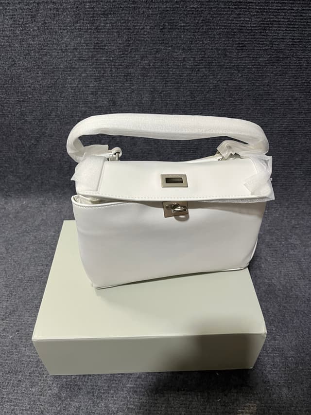 Balenciaga Rep White Lambskin Handbag, Fashion Women's Top Handle Crossbody Bag from YupooPA | Yupoo image 1