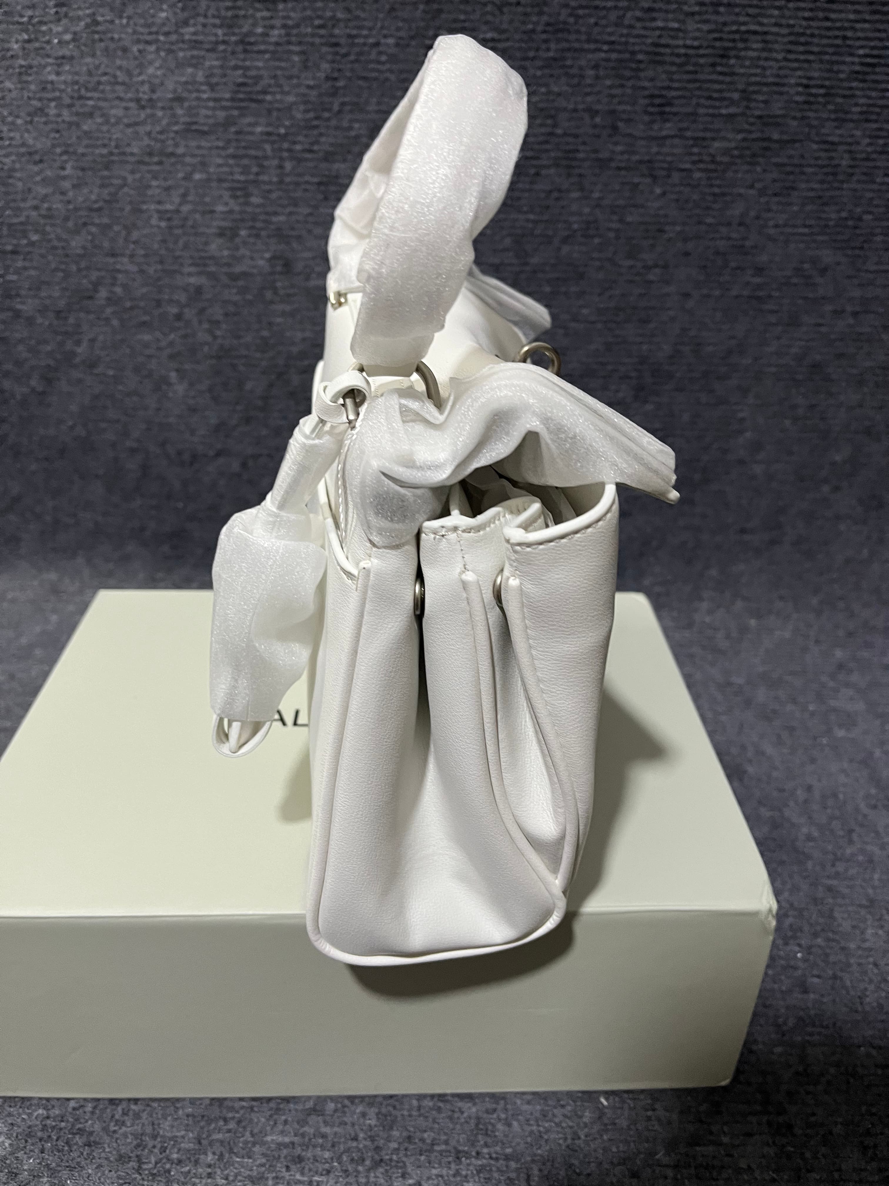 Balenciaga Rep White Lambskin Handbag, Fashion Women's Top Handle Crossbody Bag from YupooPA image 3