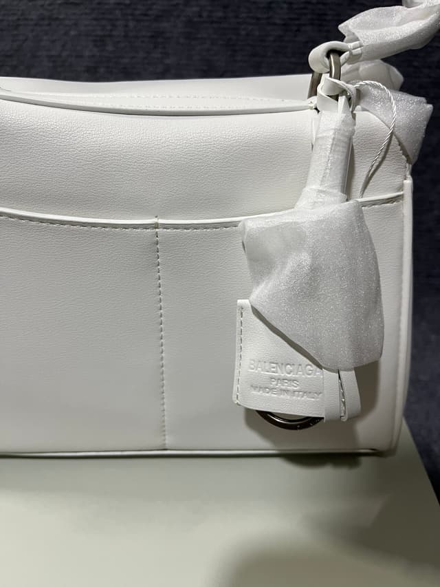 Balenciaga Rep White Lambskin Handbag, Fashion Women's Top Handle Crossbody Bag from YupooPA | Yupoo image 4