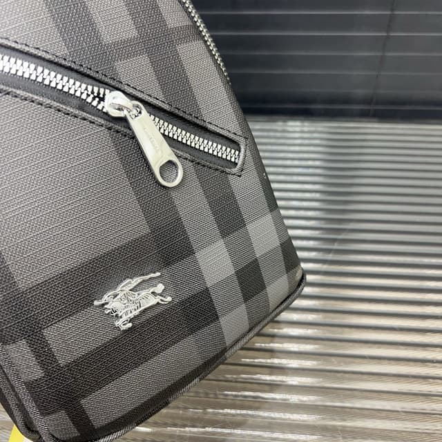 Burberry Canvas Check Fanny Pack – Crossbody Shoulder Bag 28x16cm | Yupoo Rep Bags image 5