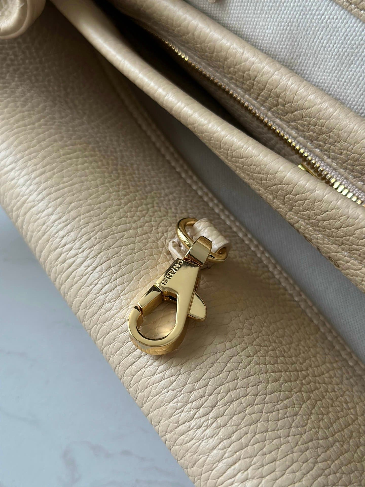 Chanel 26S Bowling Bag Rep Bag Yupoo 31cm Beige Grained Calfskin image 5