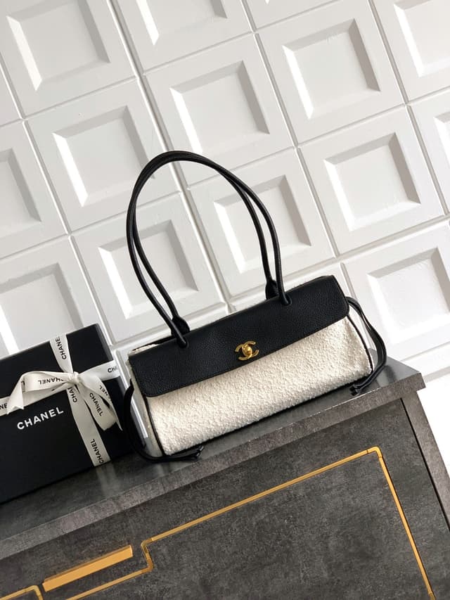 Chanel 26S Patchwork Tote Rep Bag 31cm Black Grained Leather Shearling | Yupoo image 1