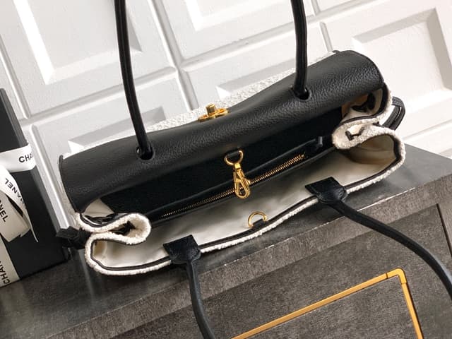 Chanel 26S Patchwork Tote Rep Bag 31cm Black Grained Leather Shearling | Yupoo image 2