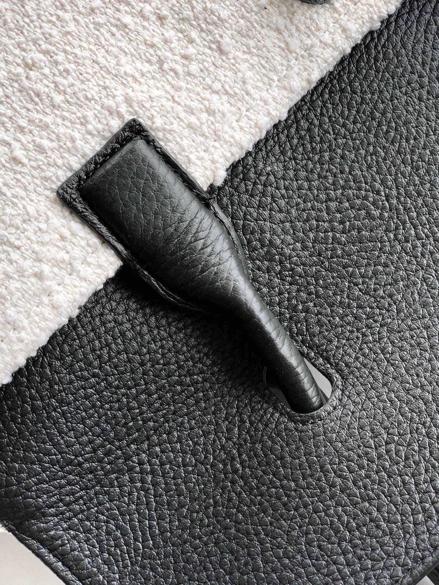 Chanel 26S Patchwork Tote Rep Bag 31cm Black Grained Leather Shearling image 4