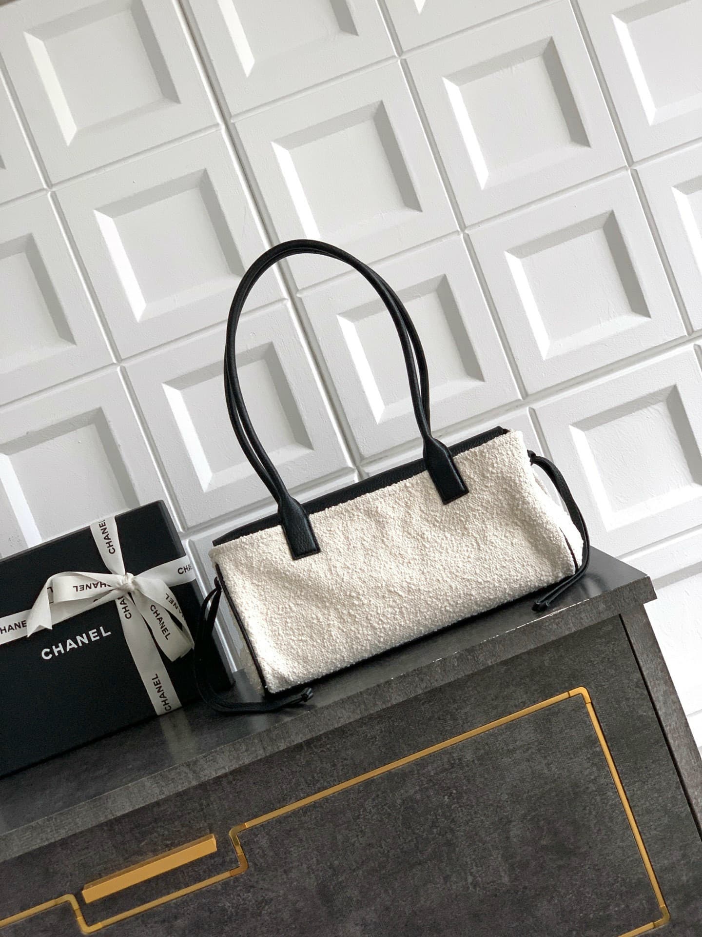 Chanel 26S Patchwork Tote Rep Bag 31cm Black Grained Leather Shearling image 7