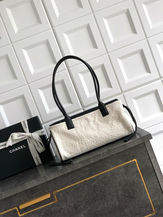 Chanel 26S Patchwork Tote Rep Bag 31cm Black Grained Leather Shearling | Yupoo image 7