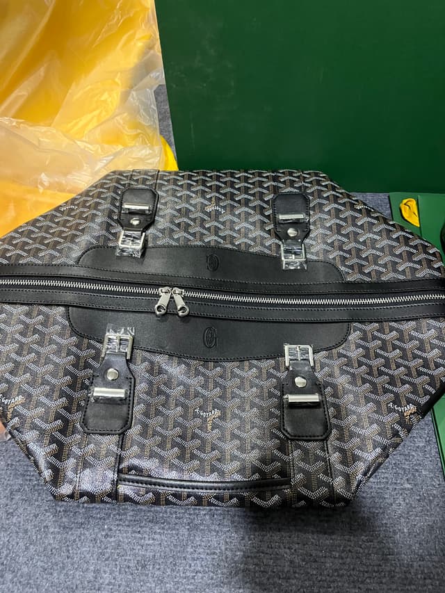 Goyard Classic Chevron Print Luggage Set, Rolling Suitcase, Duffel Bag & Cosmetic Case Full Travel Kit | Yupoo Rep Bags image 2