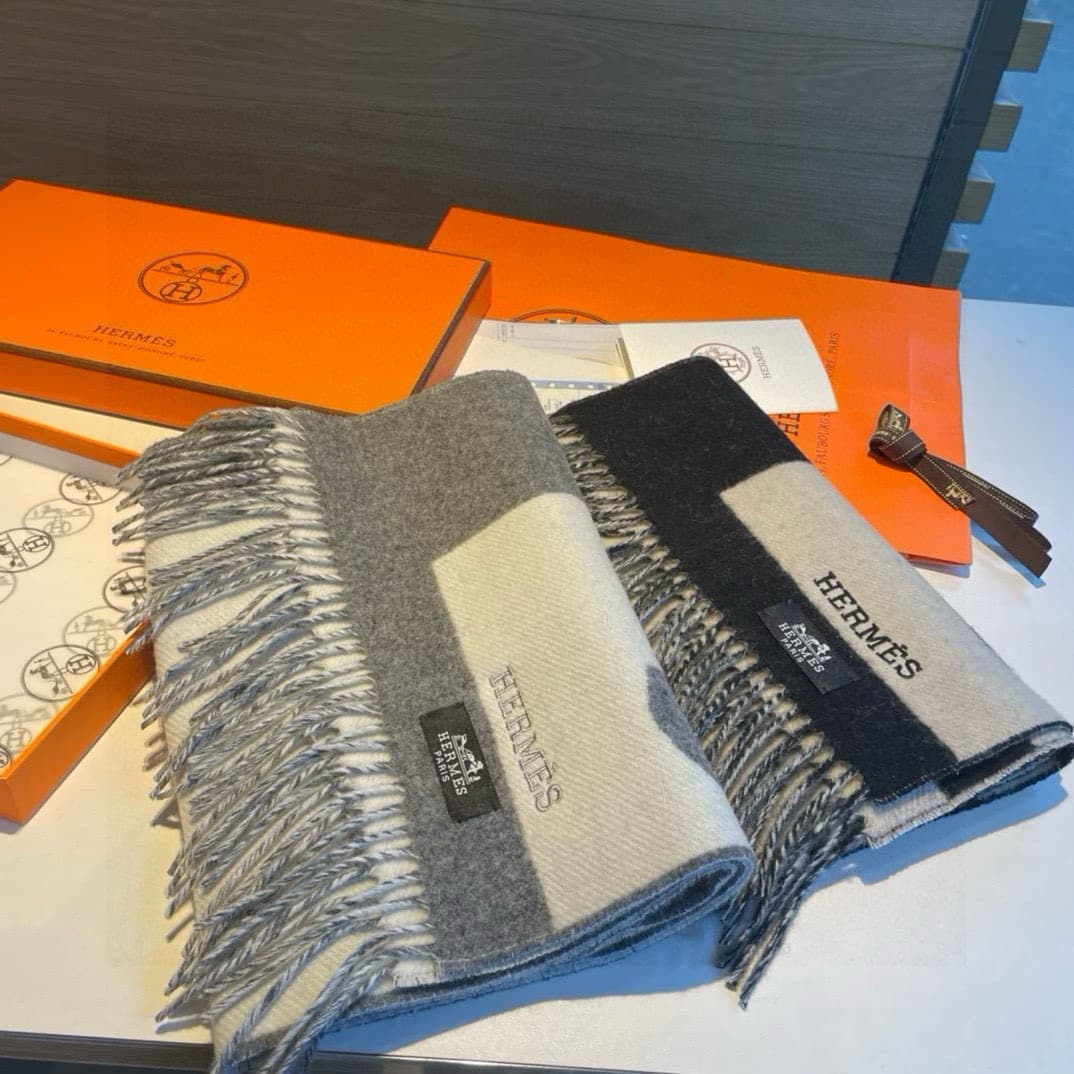 Hermes Rep Scarf | Compact Cashmere Wrap image 2