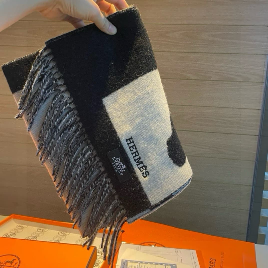 Hermes Rep Scarf | Compact Cashmere Wrap image 9