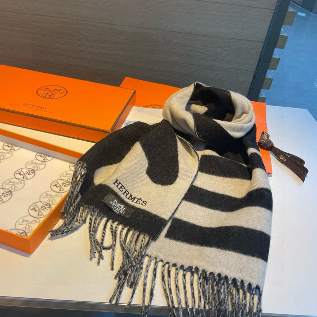 Hermes Rep Scarf | Compact Cashmere Wrap image 8