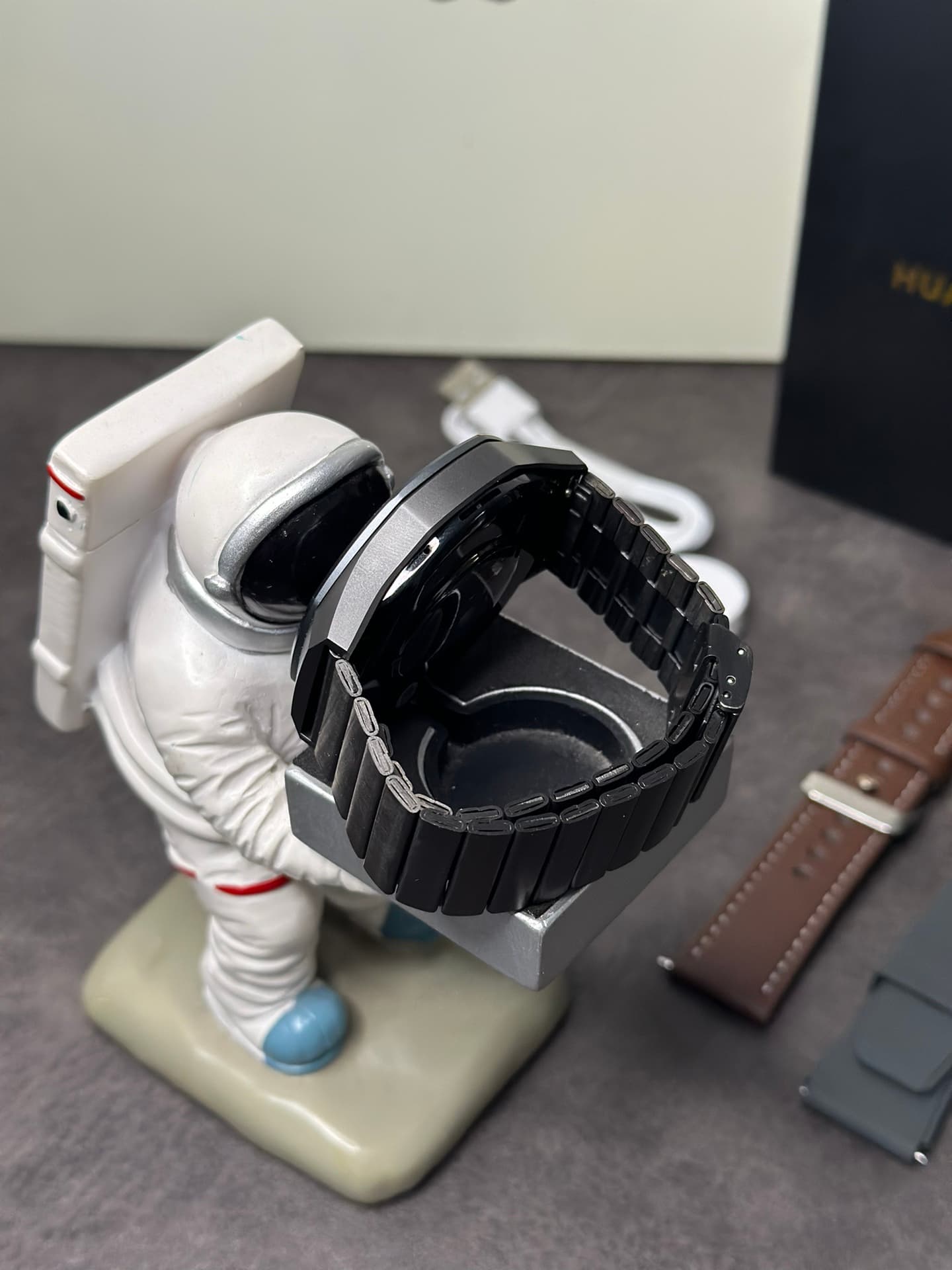 Huawei GT5 Pro Titanium 46mm Watch image 4