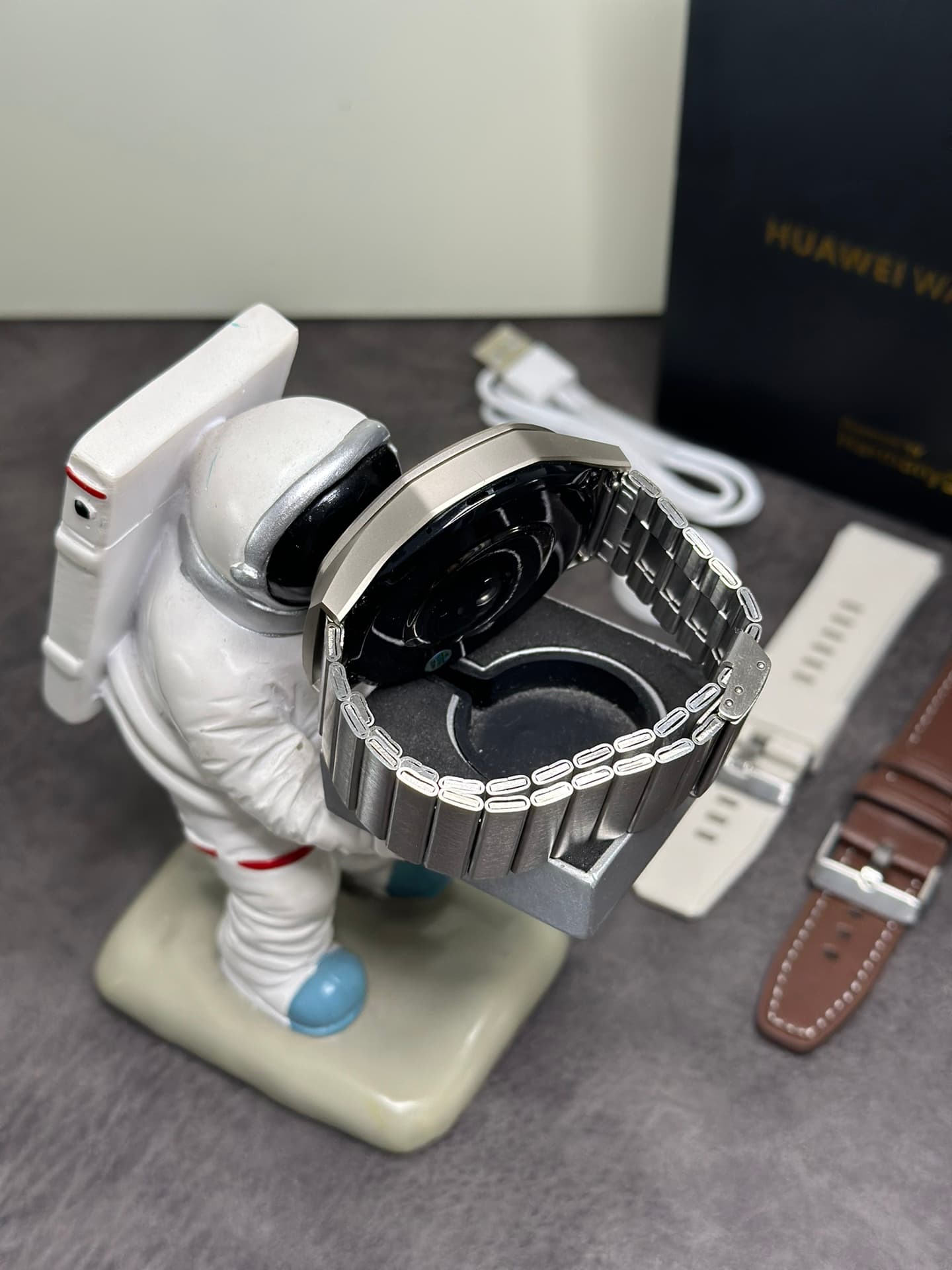 Huawei GT5 Pro Titanium 46mm Watch image 9
