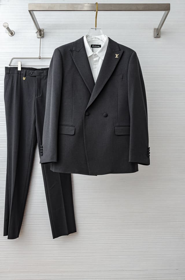 LV 2025FW Rep Suit Set - Sold as a Whole clothing | Yupoo image 1