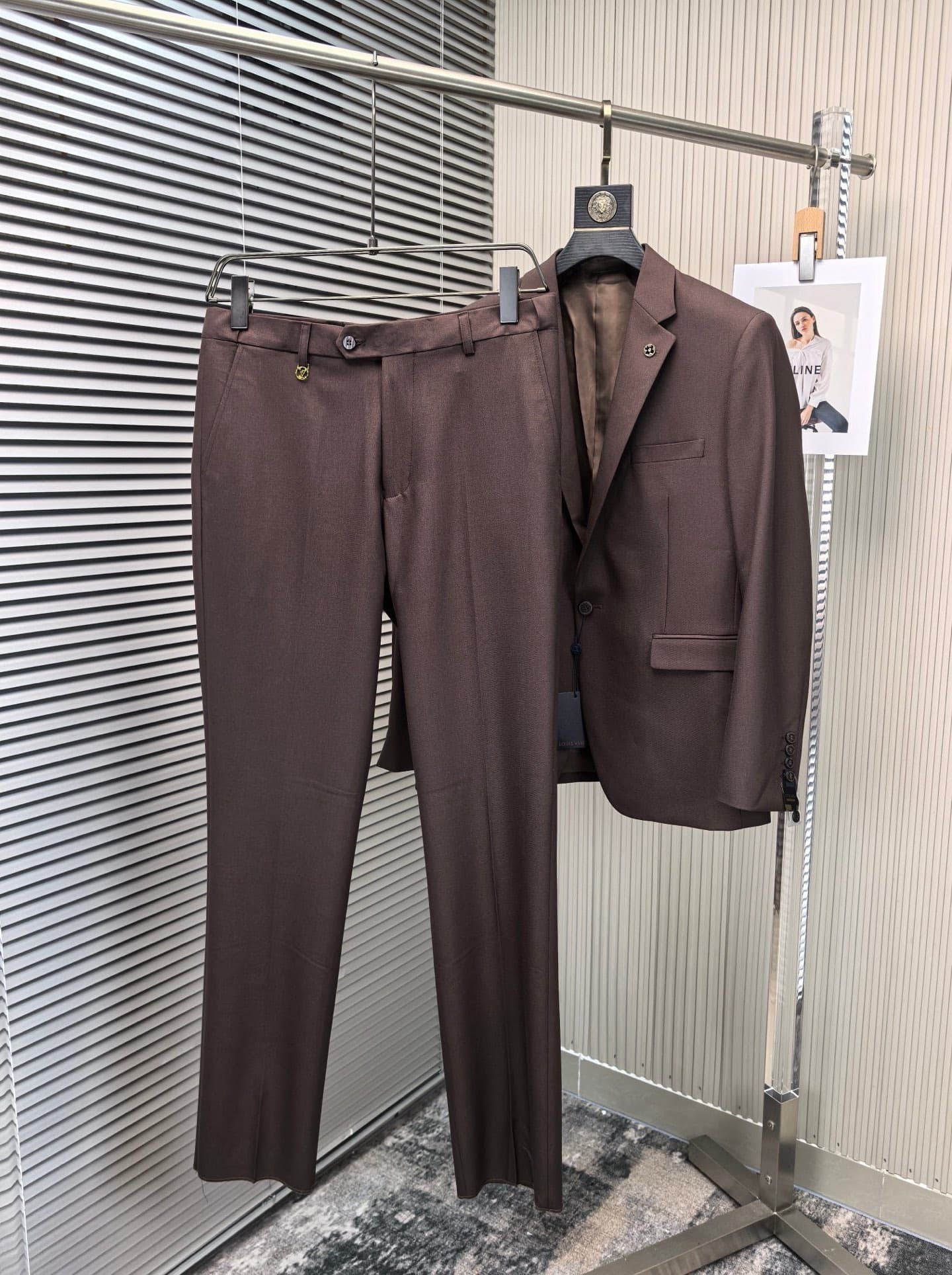 LV 2025 Wedding Business Casual Suit Set rep clothing image 2