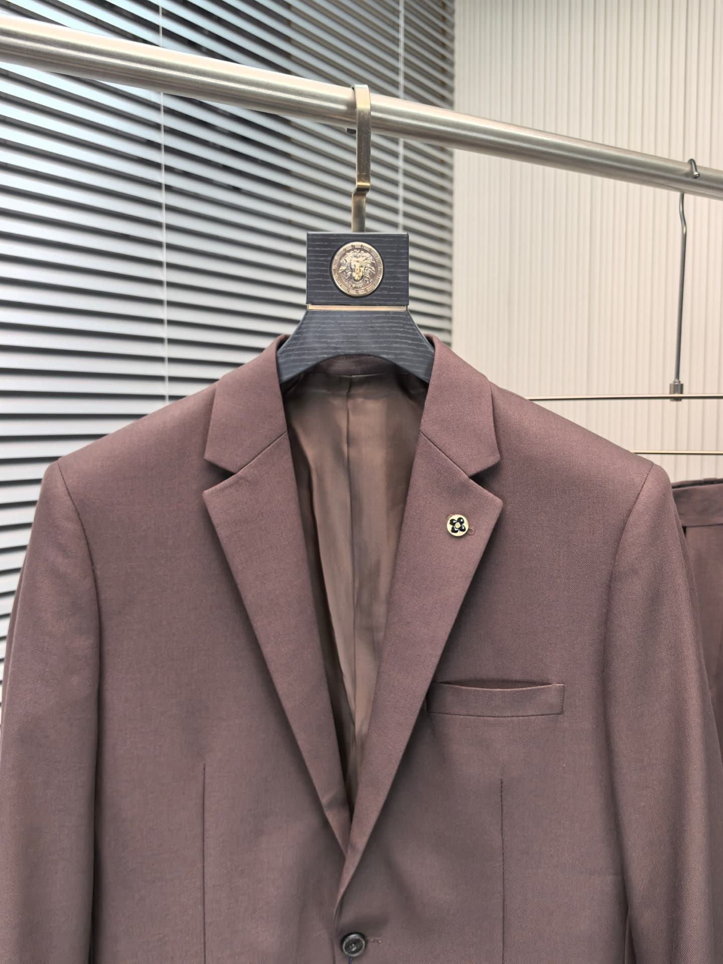 LV 2025 Wedding Business Casual Suit Set rep clothing image 4