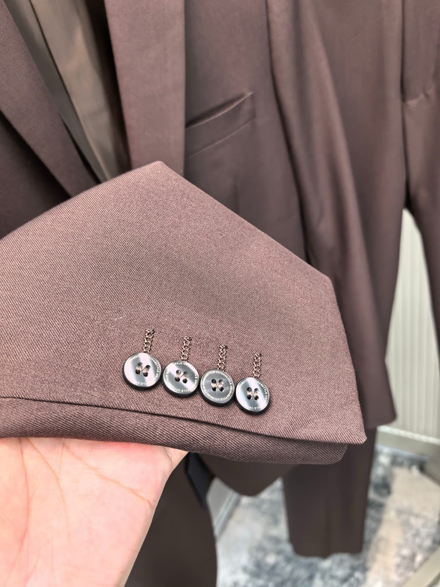 LV 2025 Wedding Business Casual Suit Set rep clothing image 6