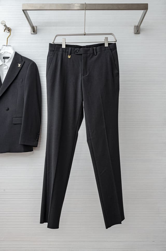 LV Rep Suit 2025FW | Complete Business Set dupe clothing | Yupoo image 1