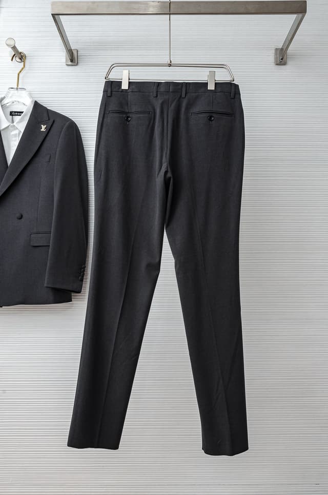 LV Rep Suit 2025FW | Complete Business Set dupe clothing | Yupoo image 2